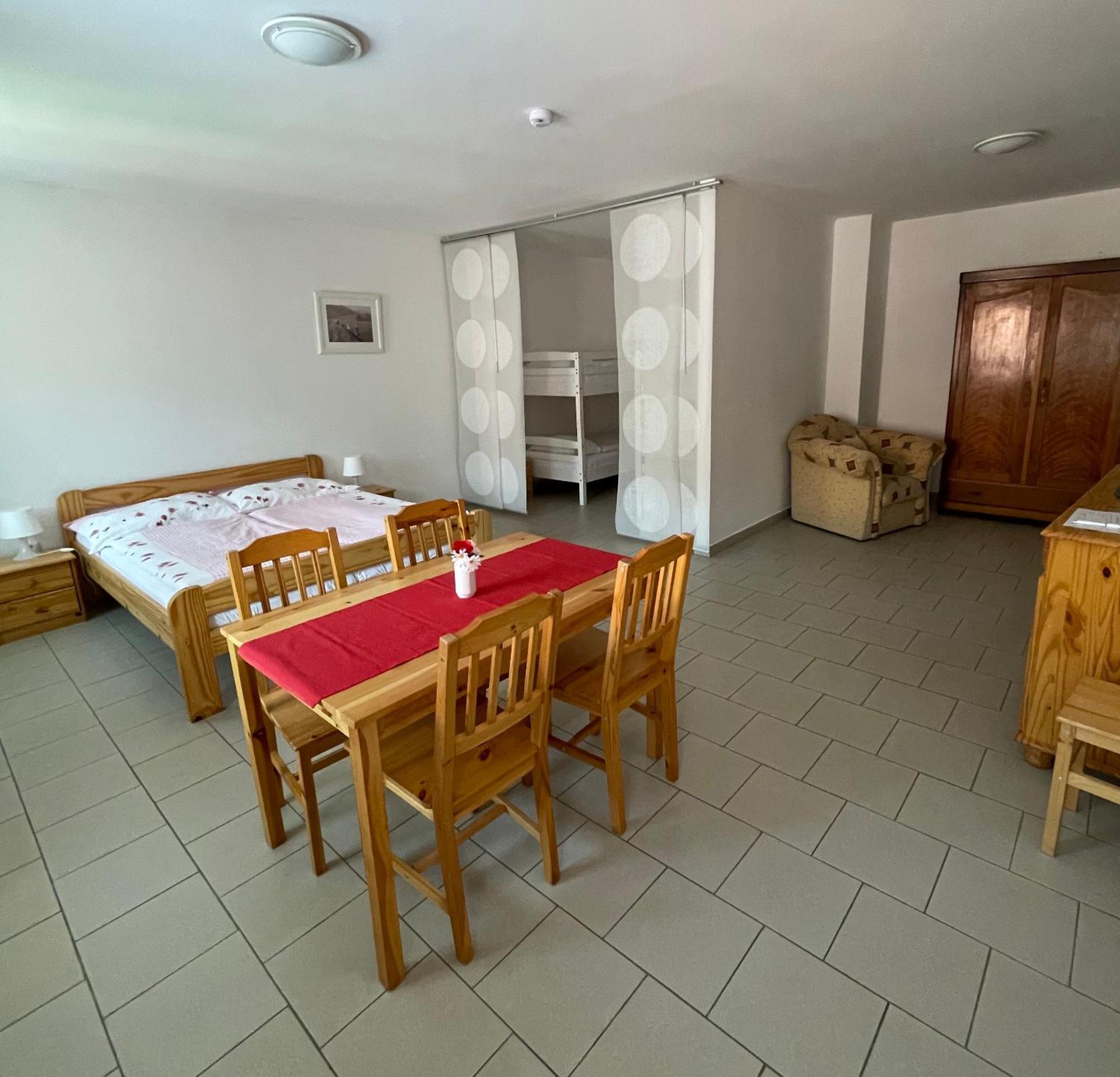 Trilety Mlyn Hotel Police  Ngoại thất bức ảnh